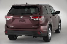 2014-toyota-highlander-three-quarters-back-viewjpg.jpg