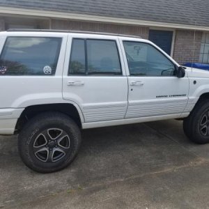 My 93 ZJ on 2021 JL sport wheels