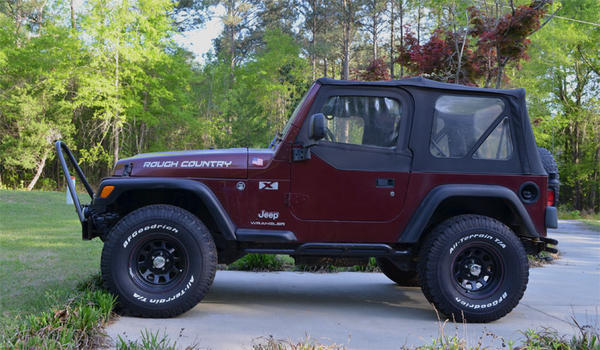 2" budget lift, 1" body lift (Home-made) RC Rock-Sliders and BFG 33" AT. Life is getting better. PS; it's a jeep, and has an "X" on it so there!