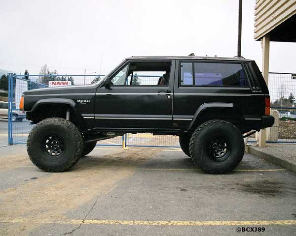 BCXJ89 - 1989 XJ Pioneer 6" Full Traction lift + 2.5" 35" Yokohama MT's D44 D30 Locked.. Note: To gain the almost 9" of lift, I added Daystar 2.5" spr