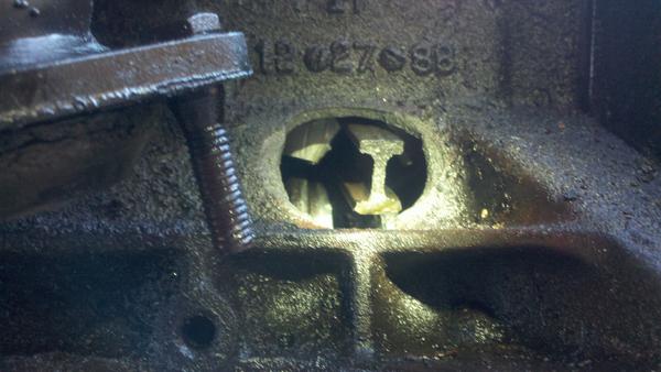 Whole in the block of the old engine. Cylinder 6 with the piston rod sticking out. Engine still ran though lol