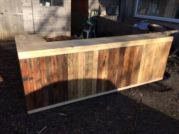 diy-pallet-desk-and-counter-design.jpg
