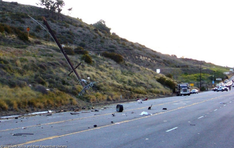 ferrari_enzo_crash_003.jpg
