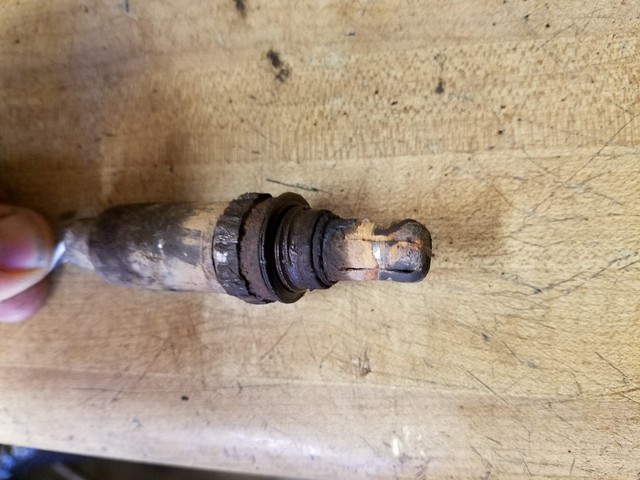 Seized_O2_Sensor.sized.jpg