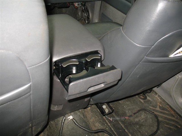 ZJ_Armrest_Cupholders.sized.jpg