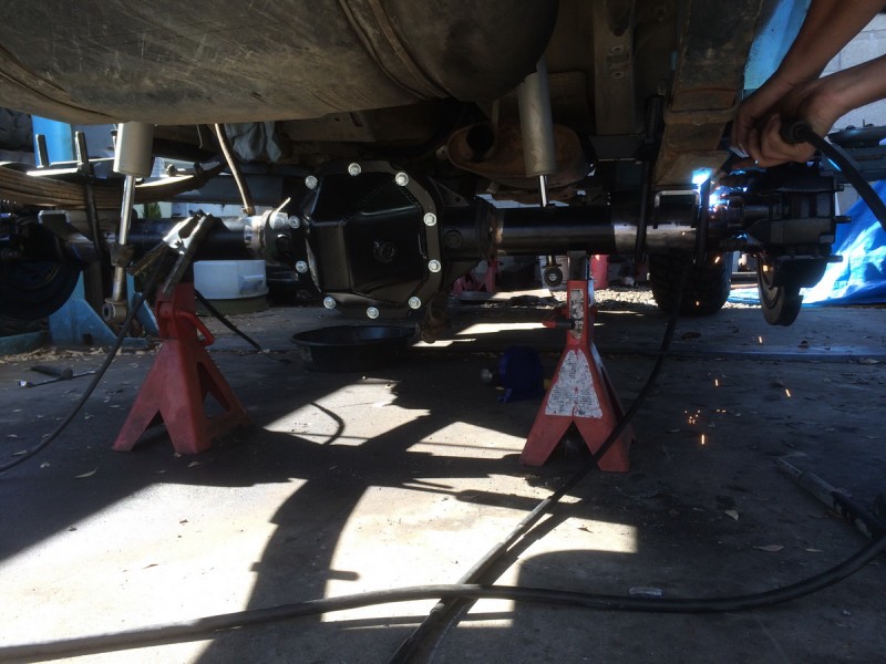 normal_8_8_axle_welding_spring_perches.jpg