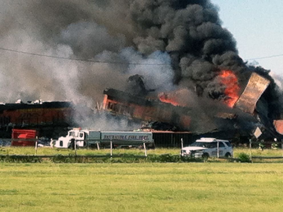 ap_train_collision_texas_02_jc_160628_4x3_992.jpg