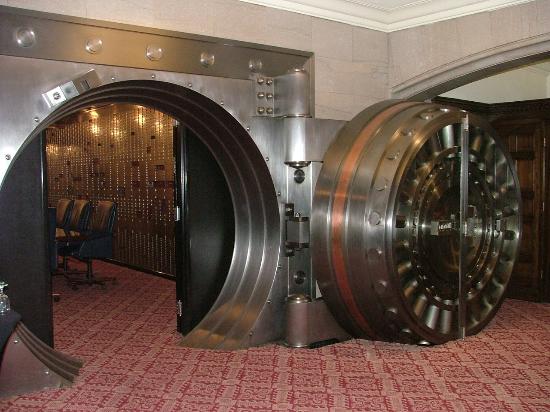 vault-in-the-courtyard.jpg