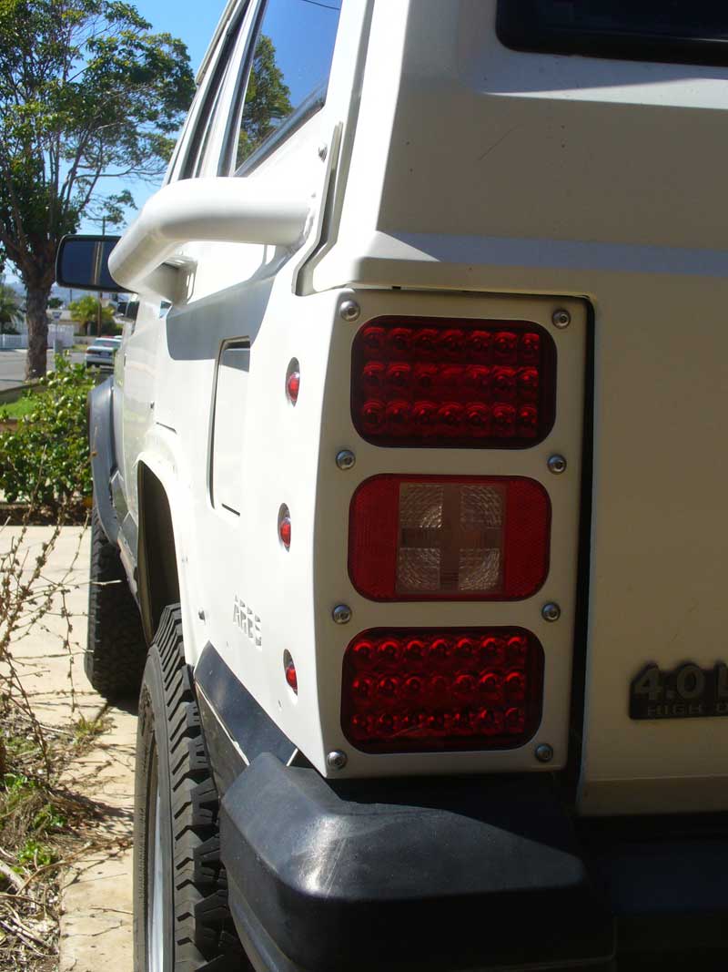 XJTaillightsFitment92.jpg