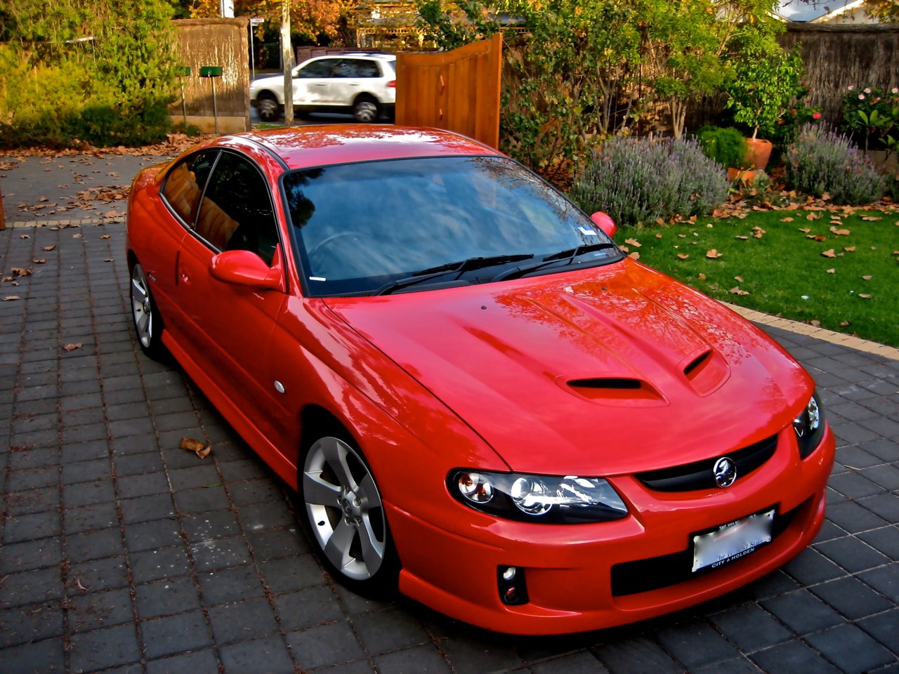 2004-2005_Holden_VZ_Monaro_CV8_coupe_03.jpg