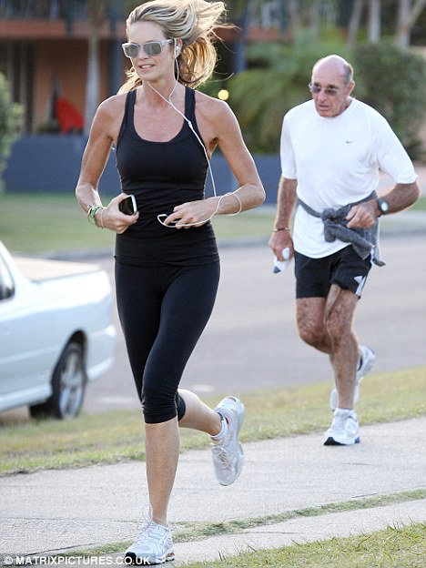 article-2113438-120D3961000005DC-228_468x624.jpg