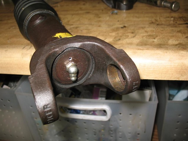 WJ_Shaft_Grease_Fitting.sized.jpg