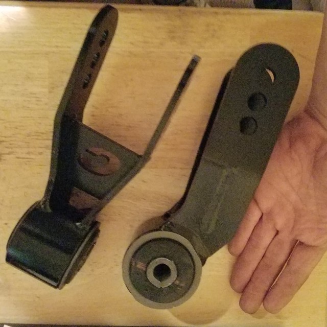 Clayton_Adj_Lift_Shackles.sized.jpg