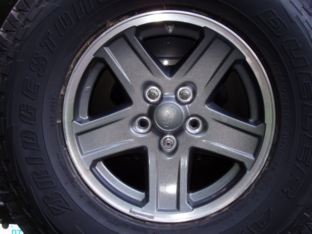 Jeep_Liberty_Renegade_Wheels_2005.jpg