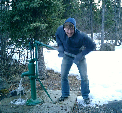 hand-water-pump.png